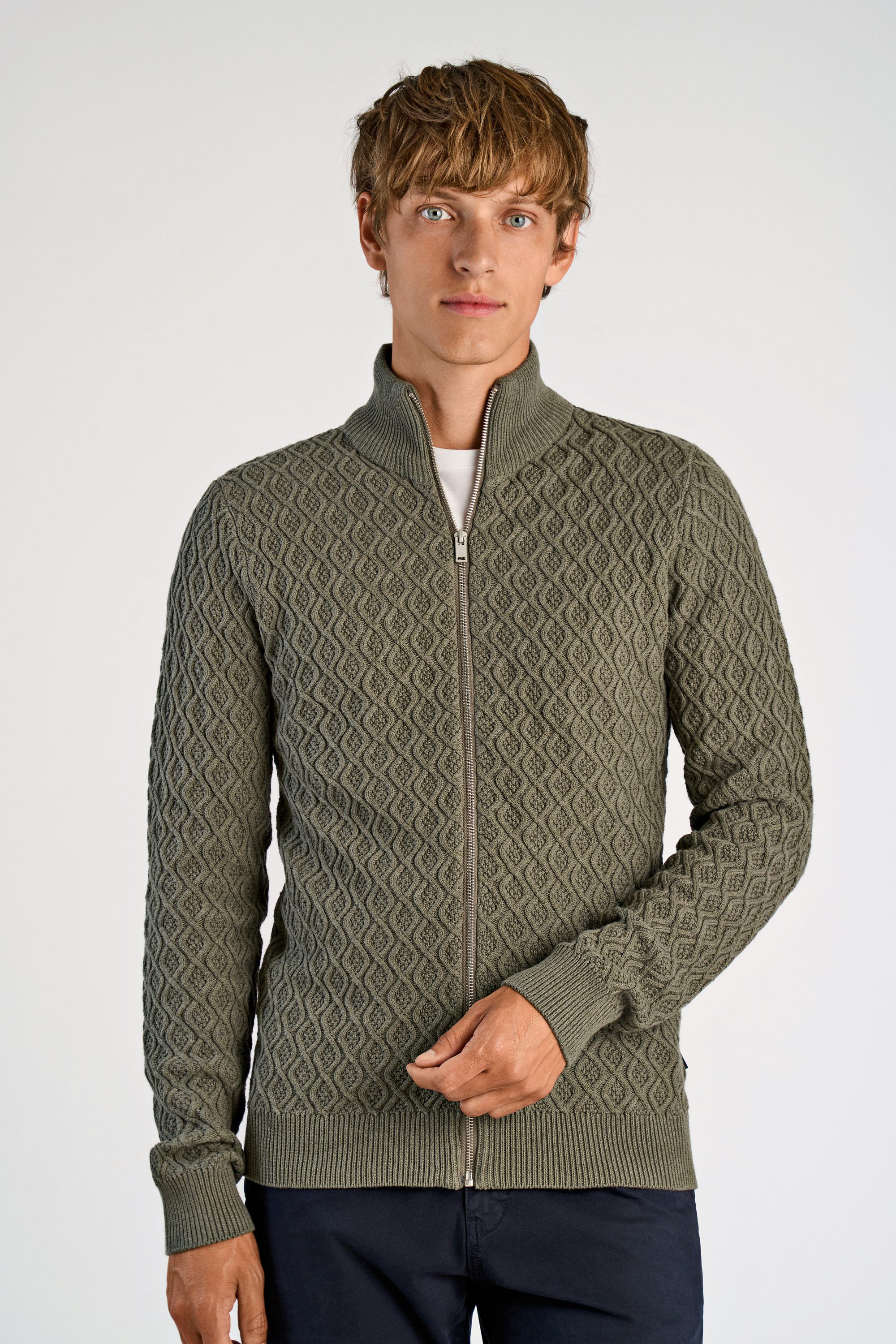 Recycle structure full zip