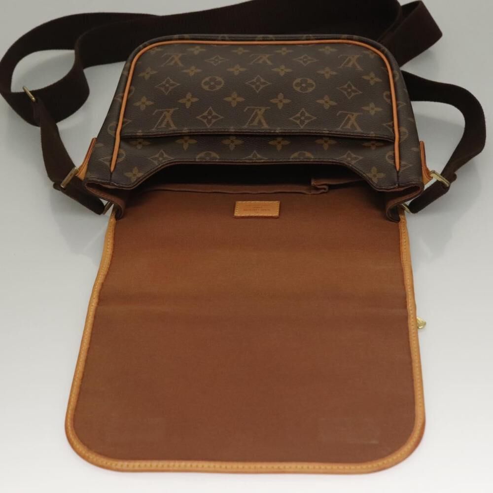 Louis Vuitton Messenger