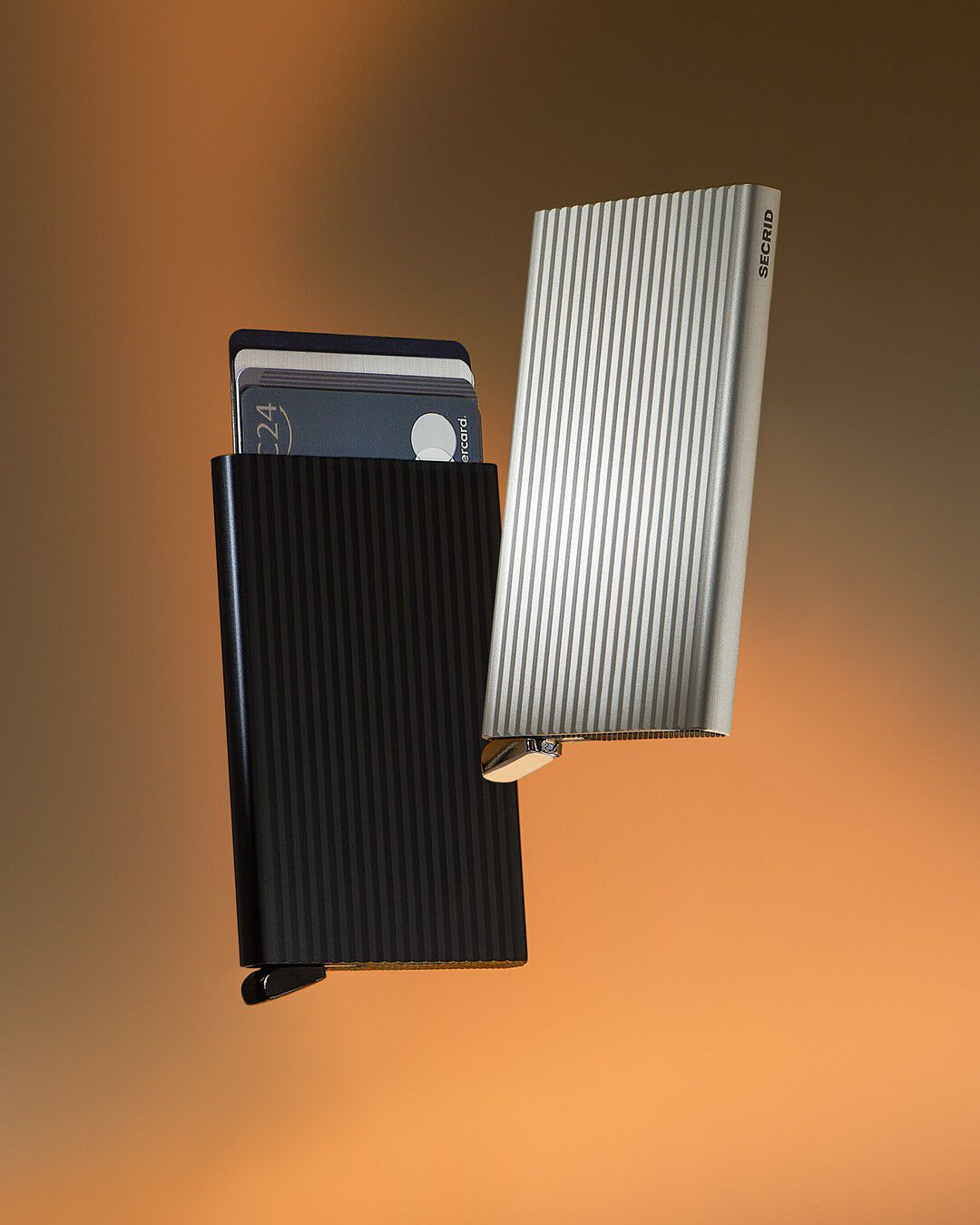 Cardprotector Fluted Black+