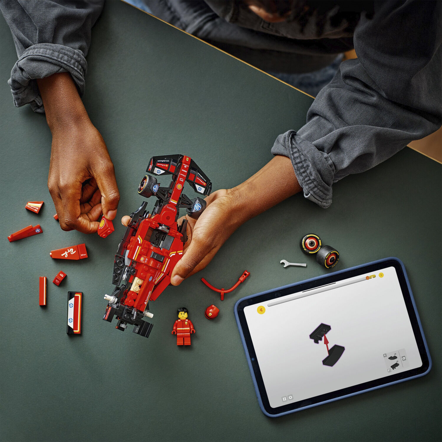 Ferrari SF-24 F1-racerbil 77242