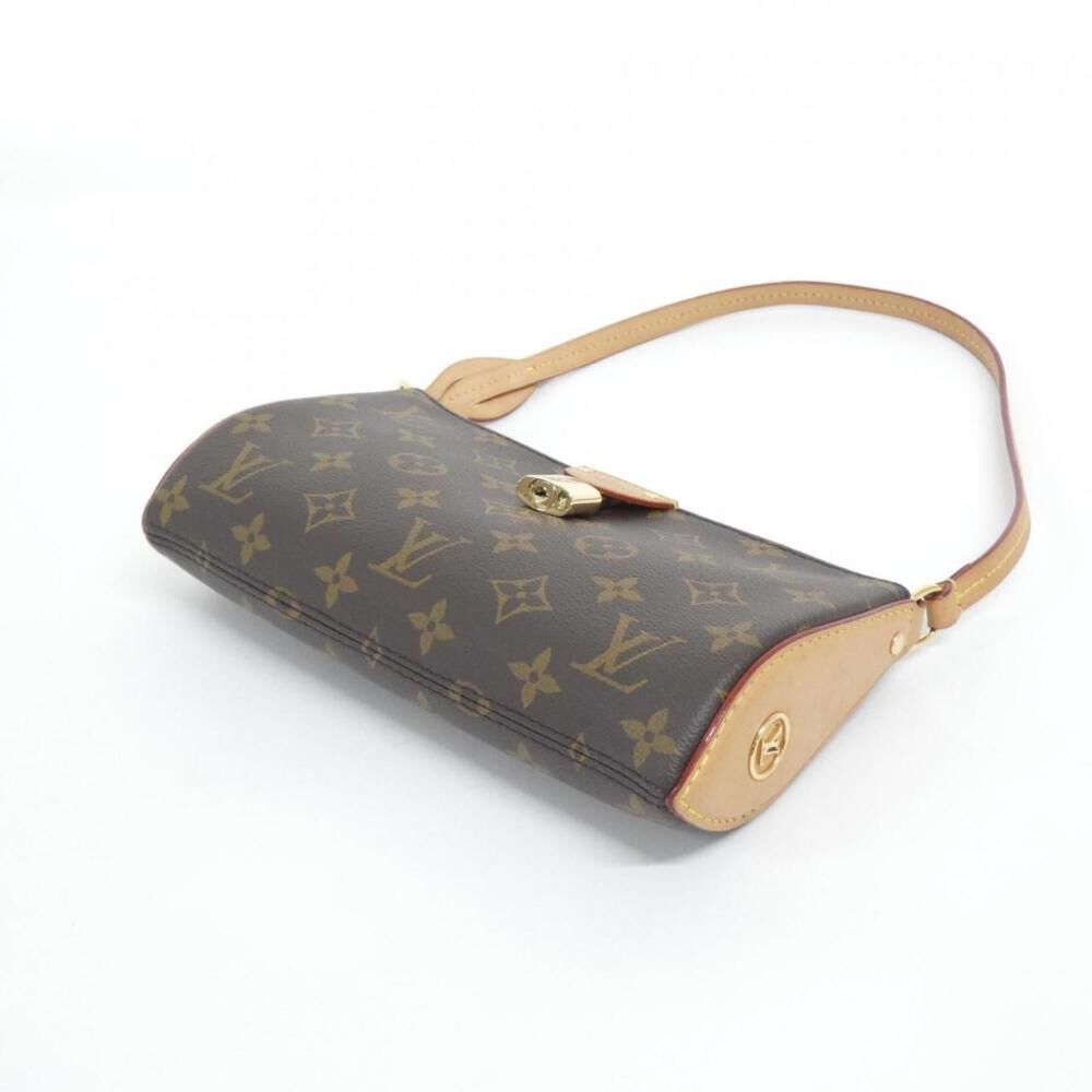 Louis Vuitton Clutch