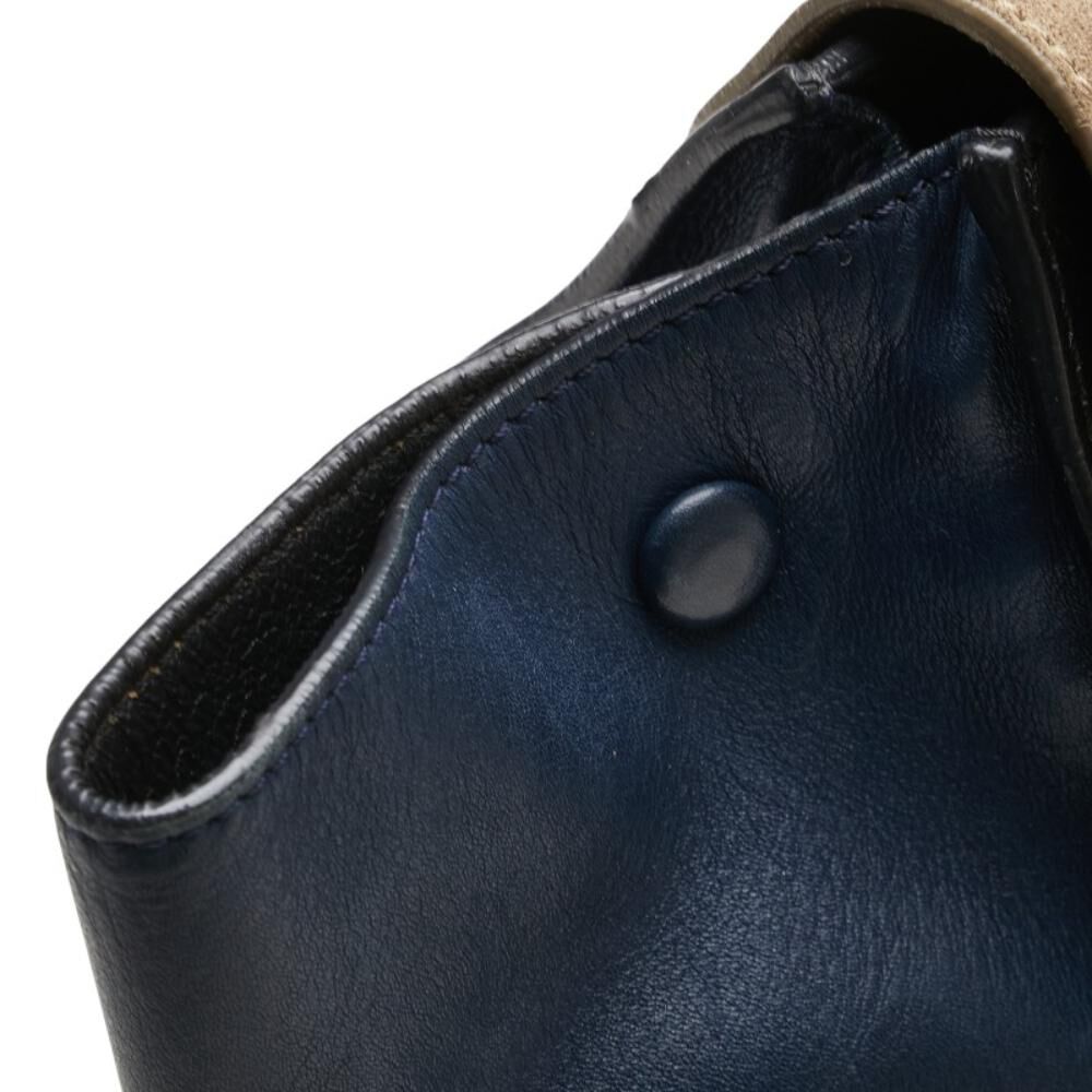 C&eacute;line Trapeze