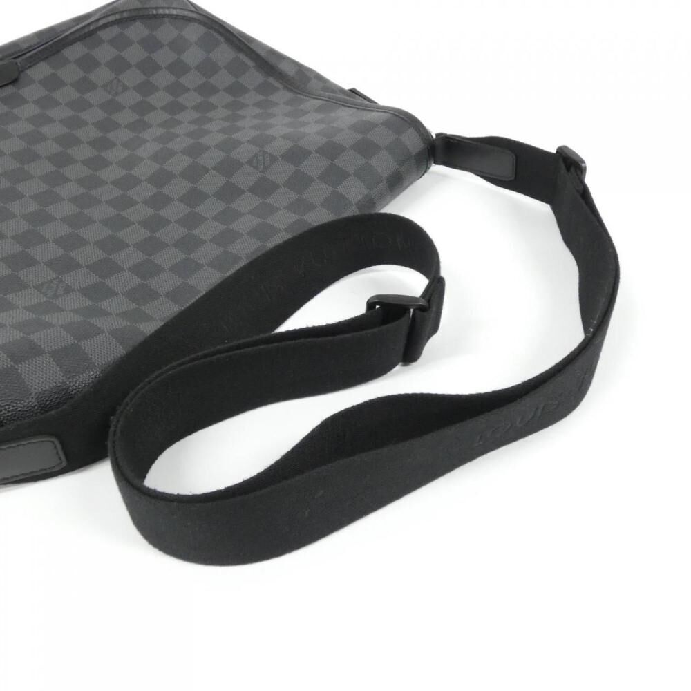 Louis Vuitton Messenger