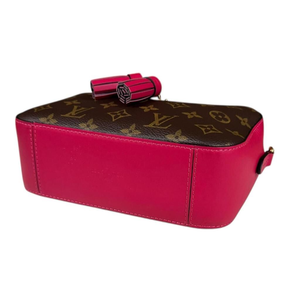 Louis Vuitton Shoulder Bags