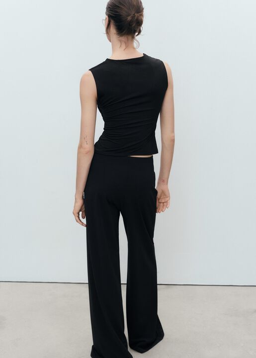 Fitted top with wide straps