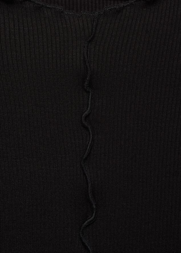 Ribbed t-shirt with scalloped trim