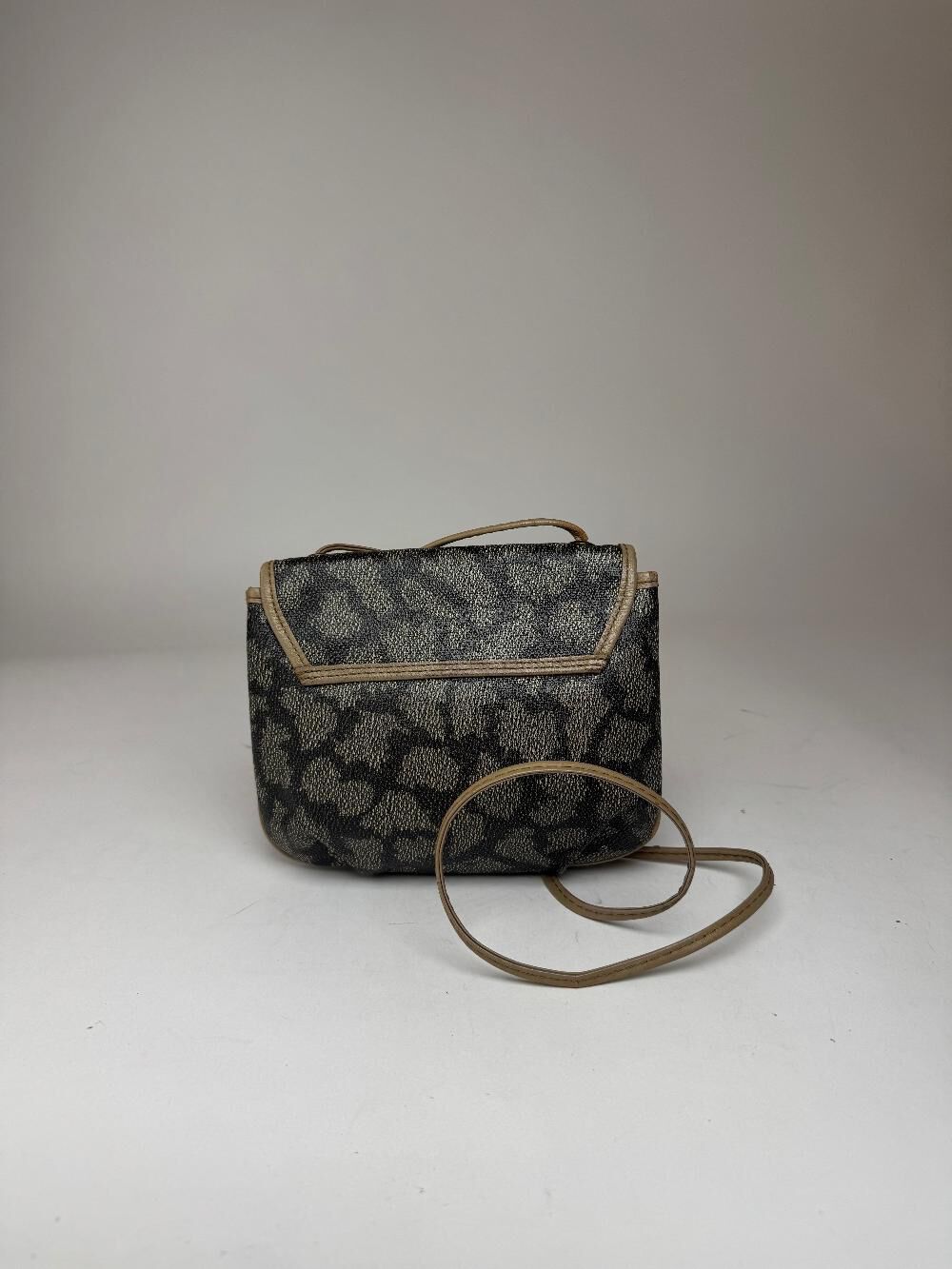 Yves Saint Laurent Shoulder Bag