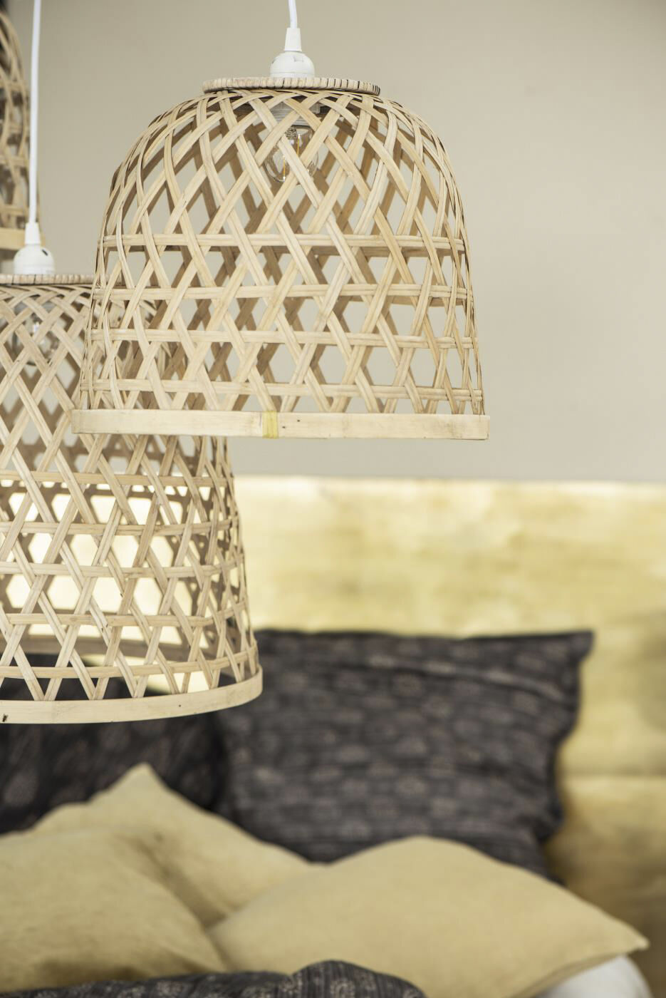 H&aelig;ngelampe bambus sk&aelig;rm hvid plastikledning