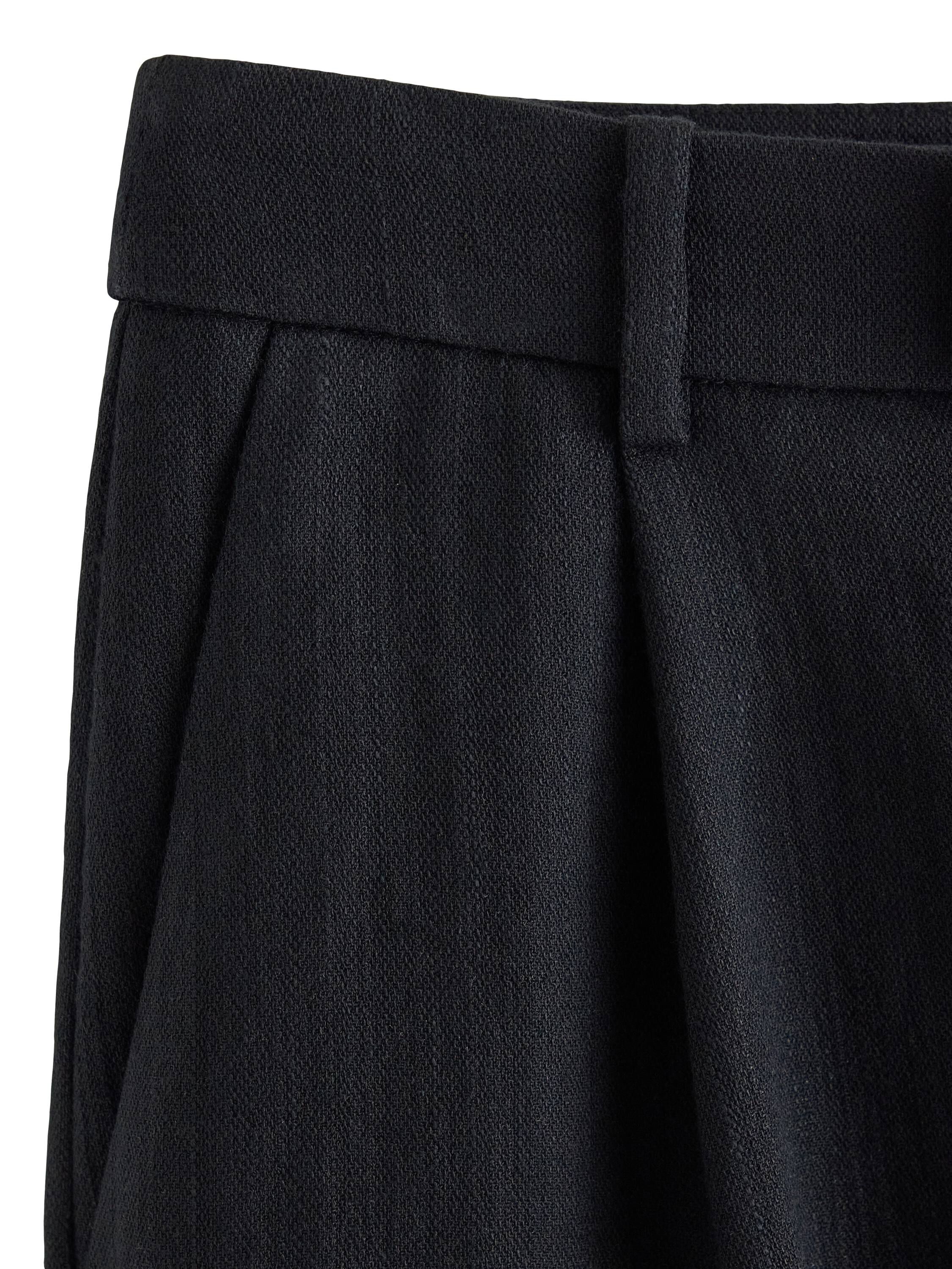 Shorts med h&oslash;y midje og plisseringe