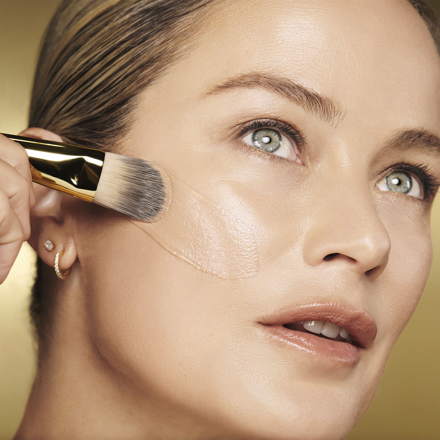 Re-Nutriv Ultra Radiance Liquid Makeup SPF20