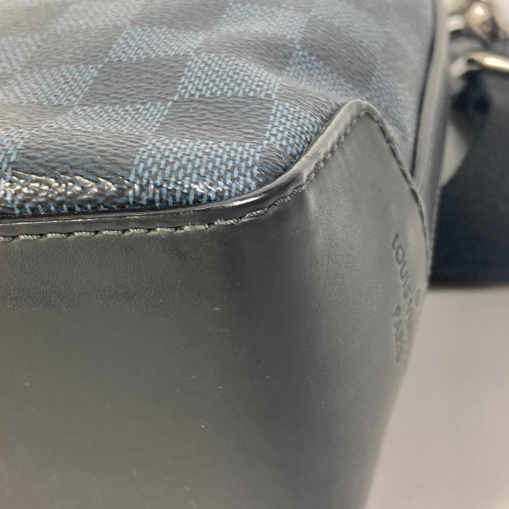 Louis Vuitton Messenger