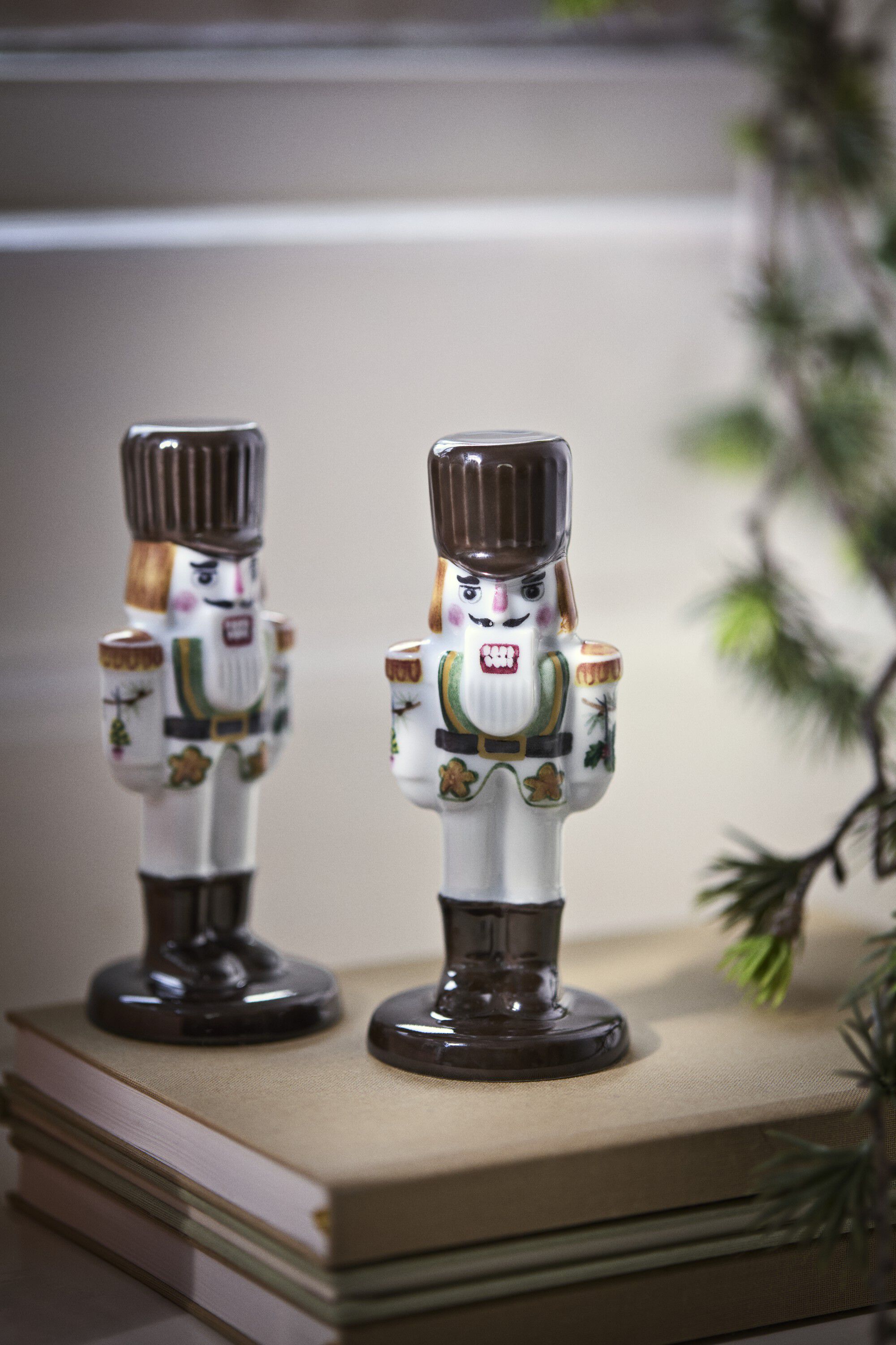Hammersh&oslash;i Christmas N&oslash;ddekn&aelig;kker H12 cm hvid m. deko