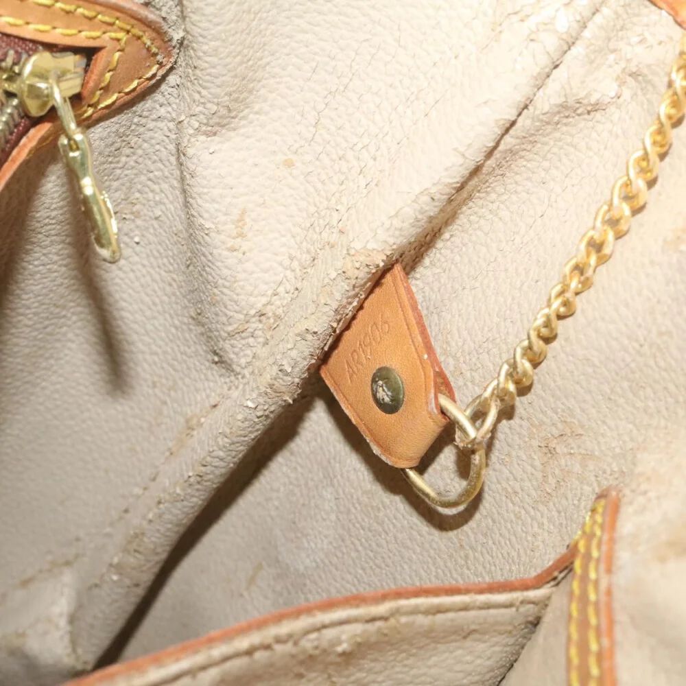 Louis Vuitton Shoulder Bags