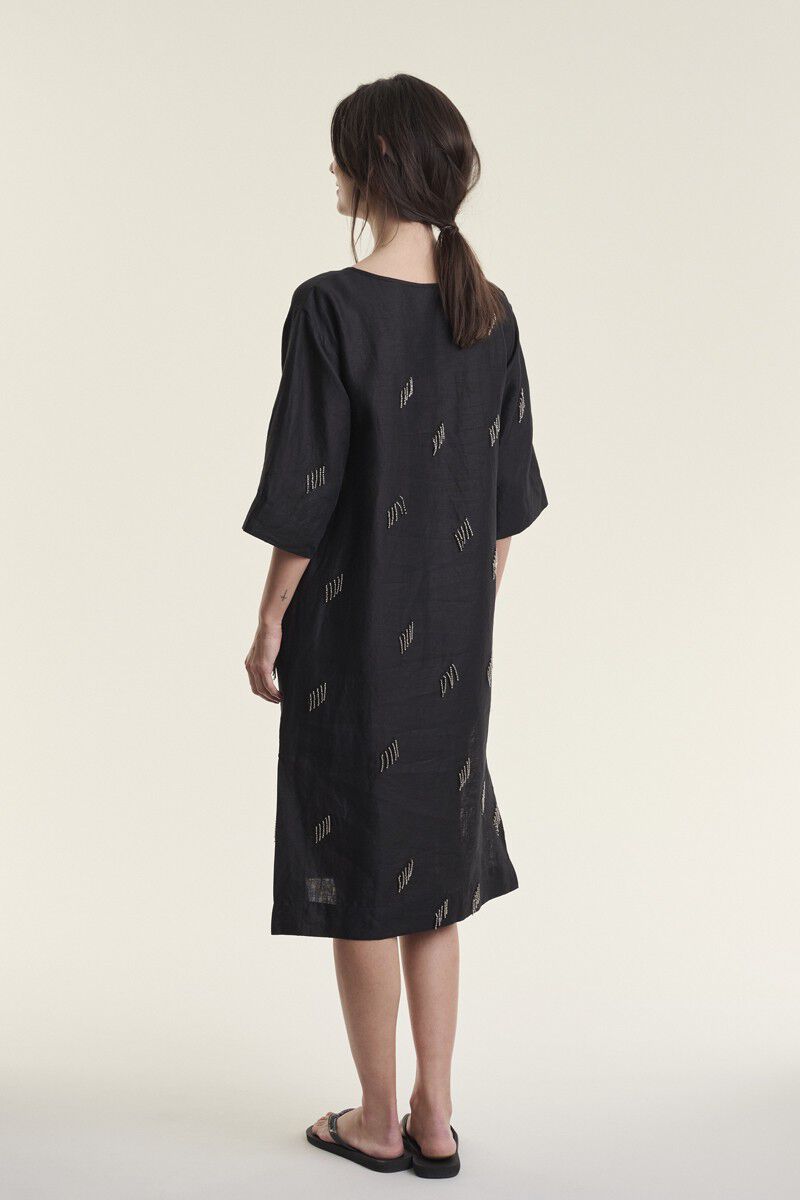 Airy linen kjole med perler