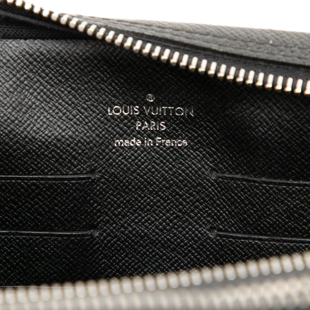 Louis Vuitton Clutch