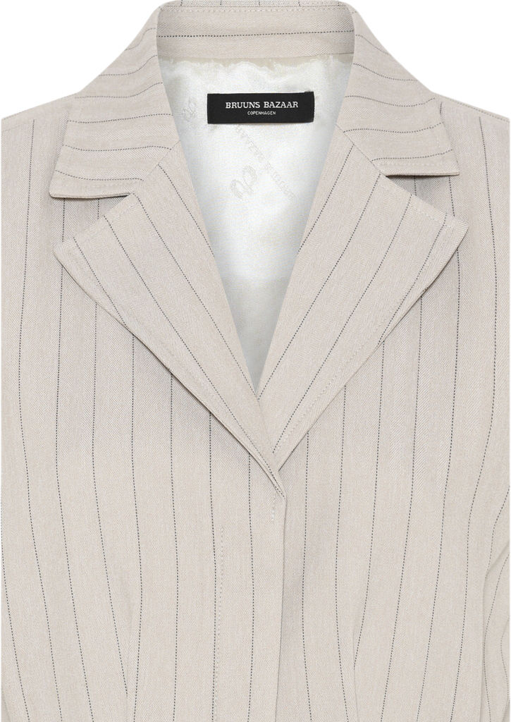 ApricotBBUrwa waistcoat