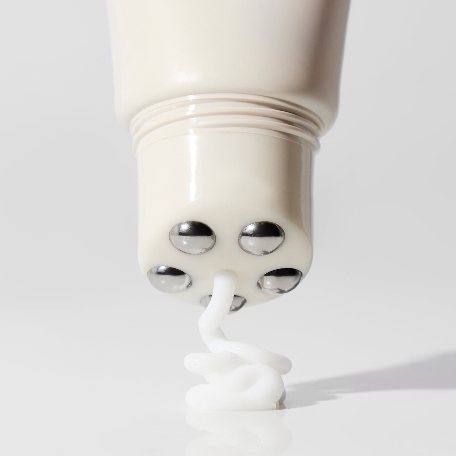 Face Sculpt - L&auml;tt gelfuktkr&auml;m med rullapplikator