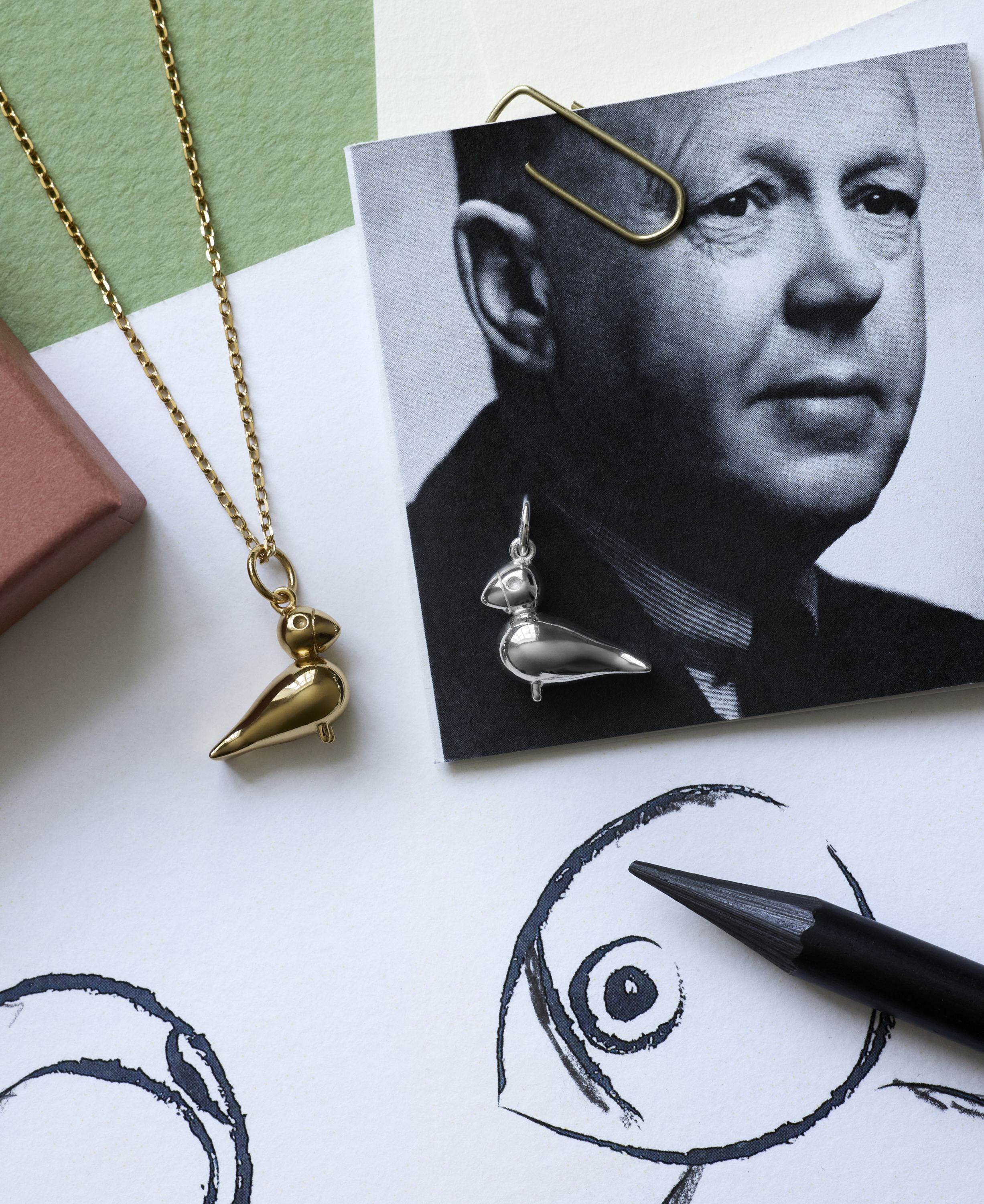 Sangfugl i s&oslash;lv uden k&aelig;de