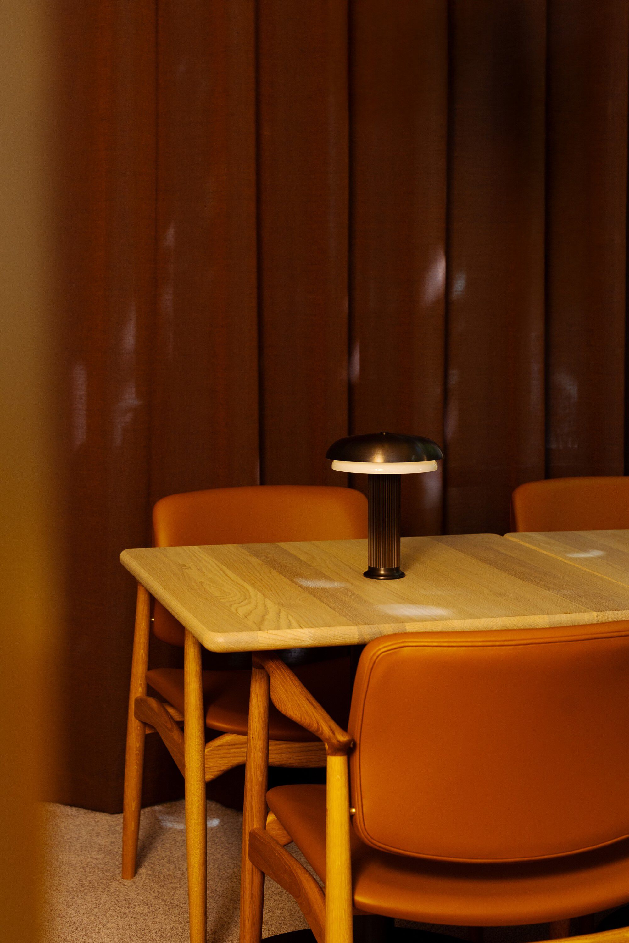 NOOTE TABLE 200 PORTABLE