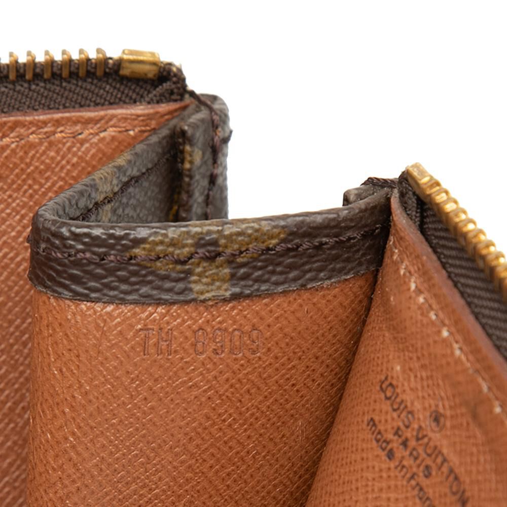Louis Vuitton Poche Documents