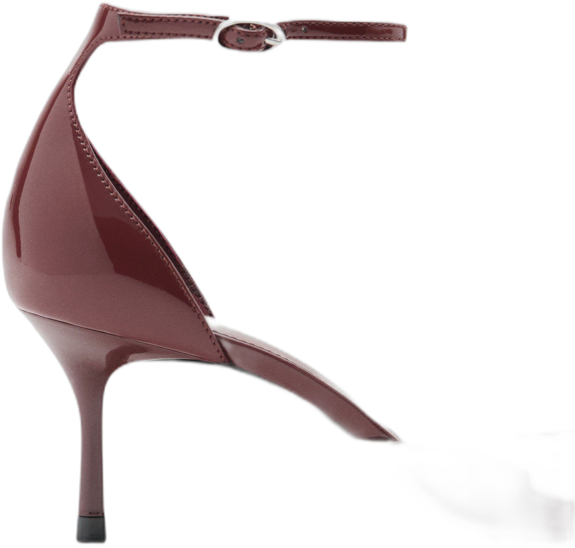 Kitten-heeled shoes with ankle stra