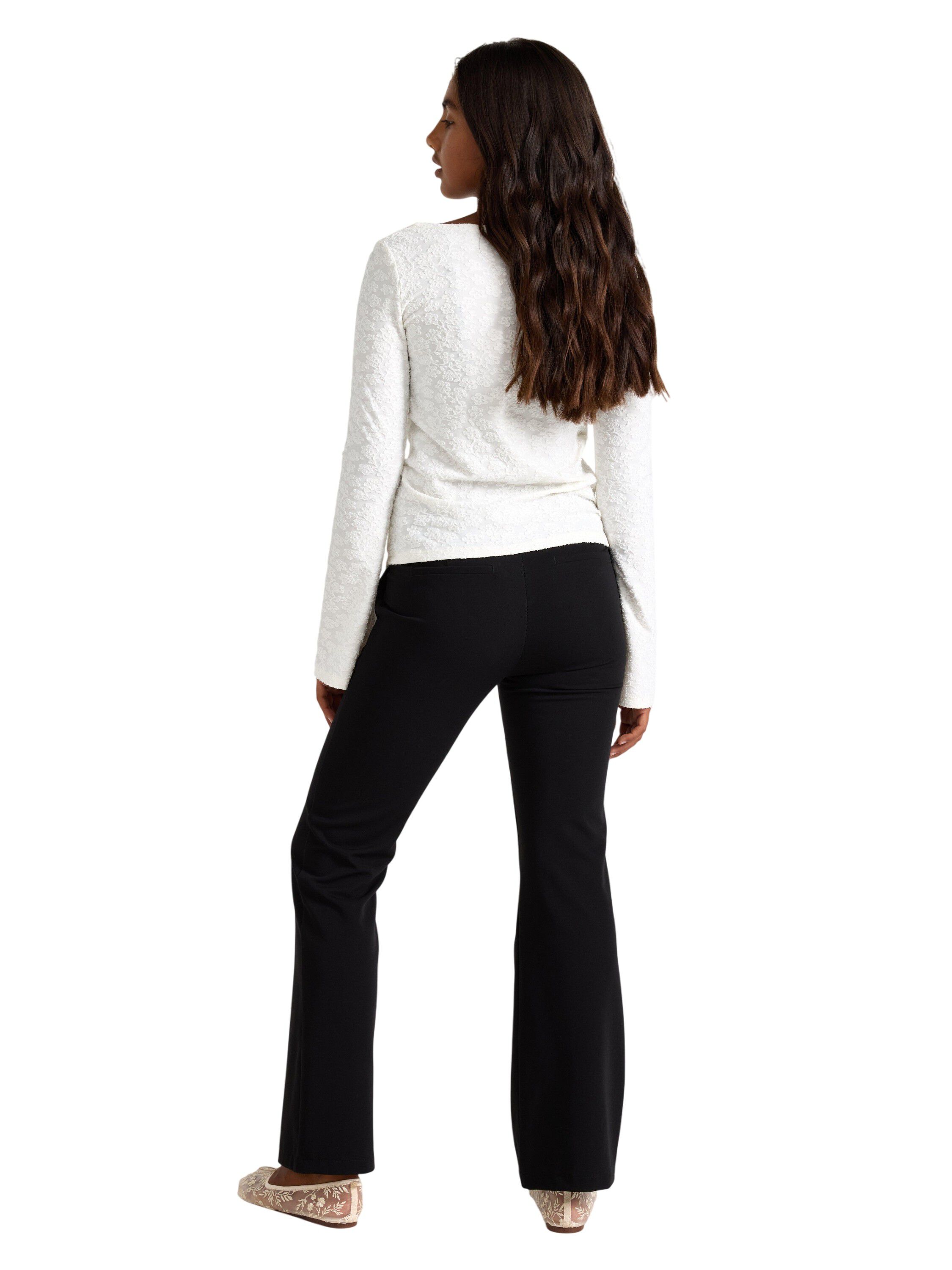 Soft, woven trousers with a regular