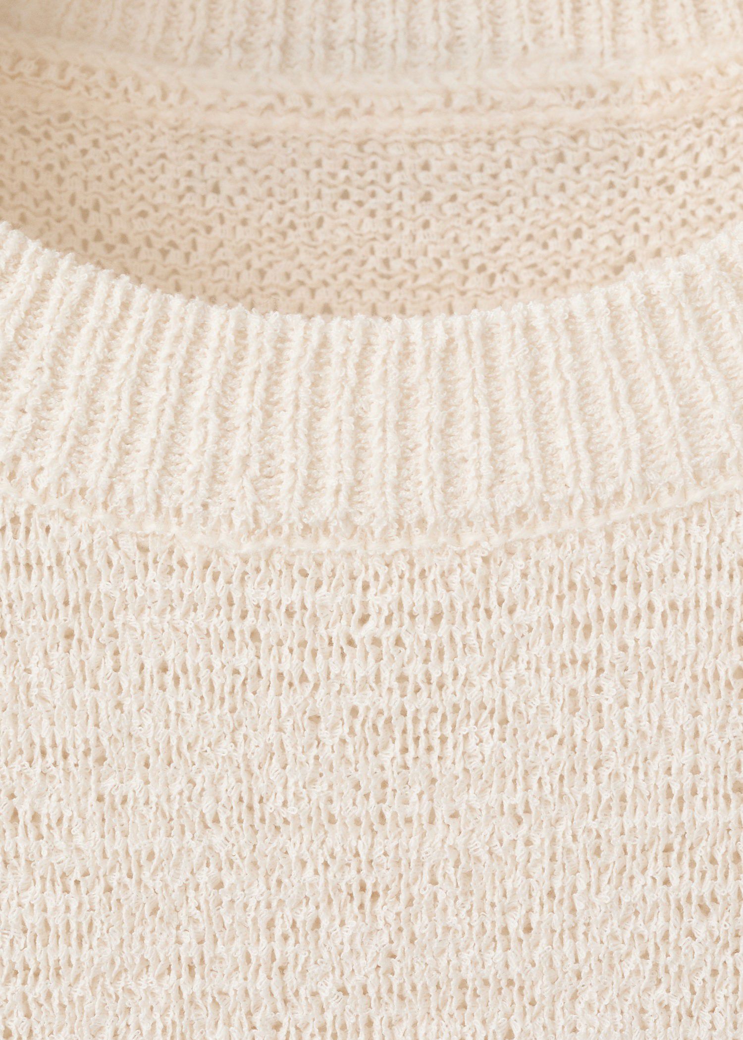 Short-sleeved knitted sweater