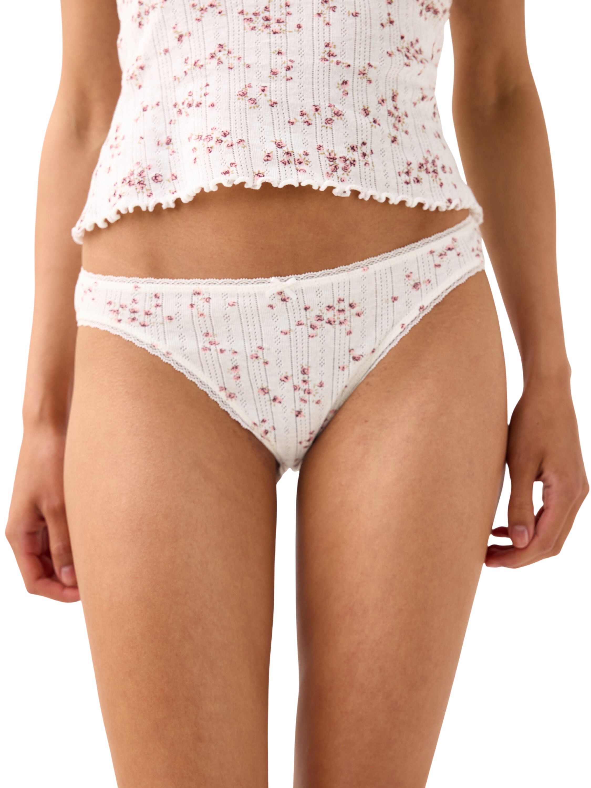 Trosor i pointelle med l&aring;g midja.