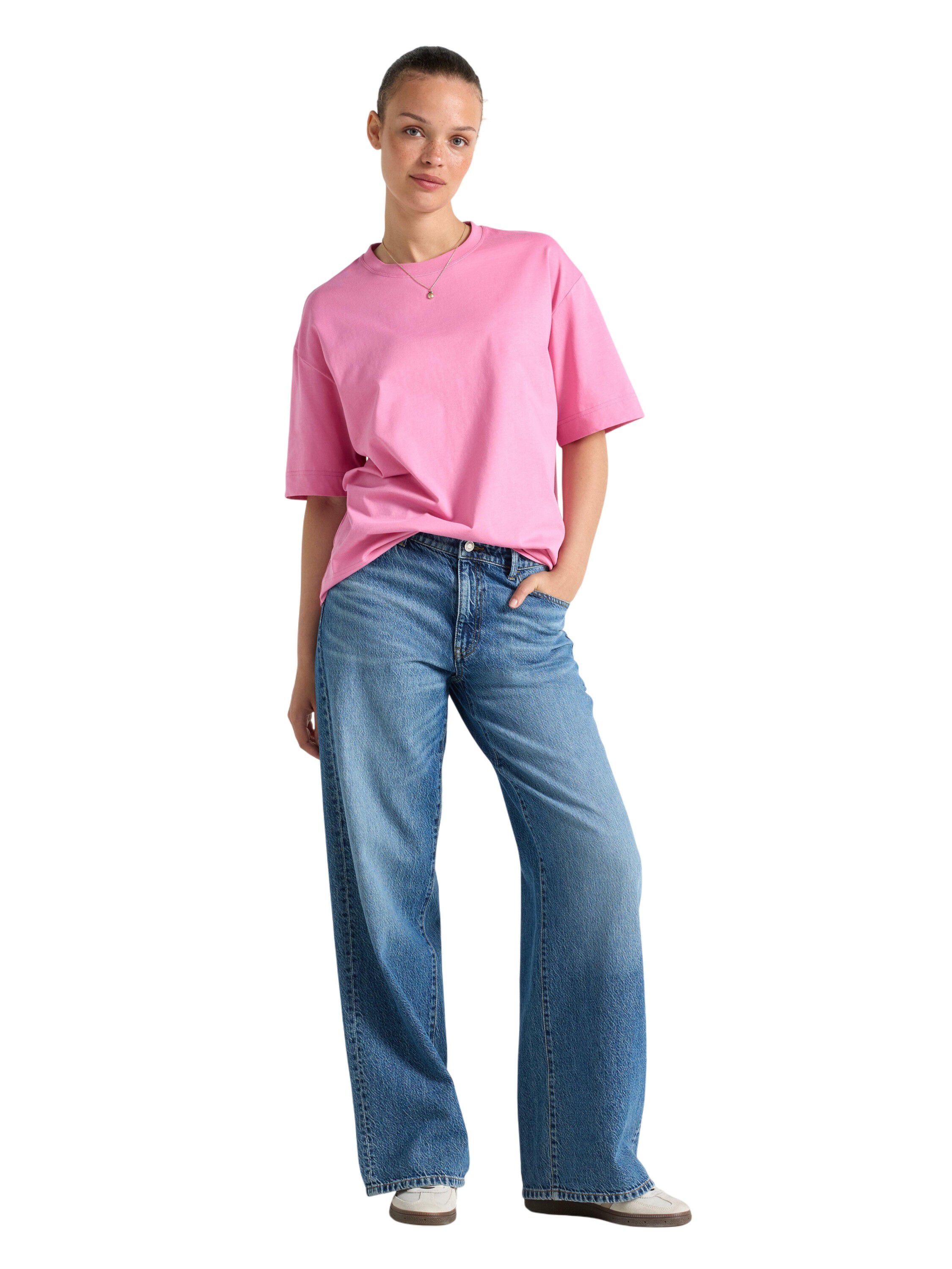 Comfy, stylish t-shirt with an over