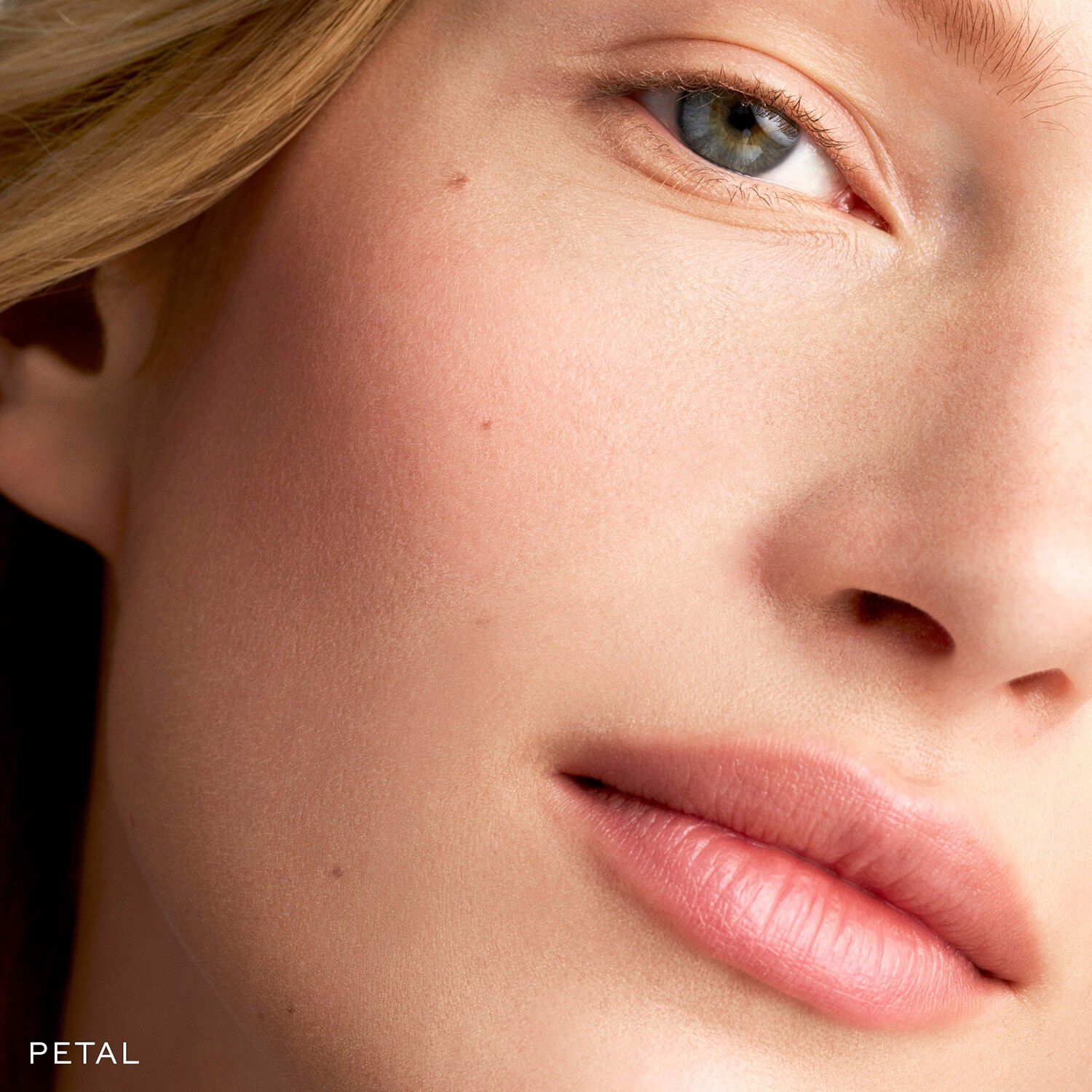 Petit Baby Cheeks - Kr&auml;mig blush i stiftform
