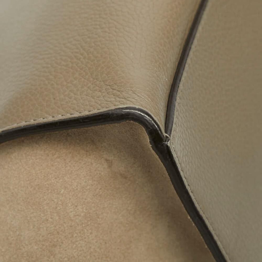 C&eacute;line Trapeze