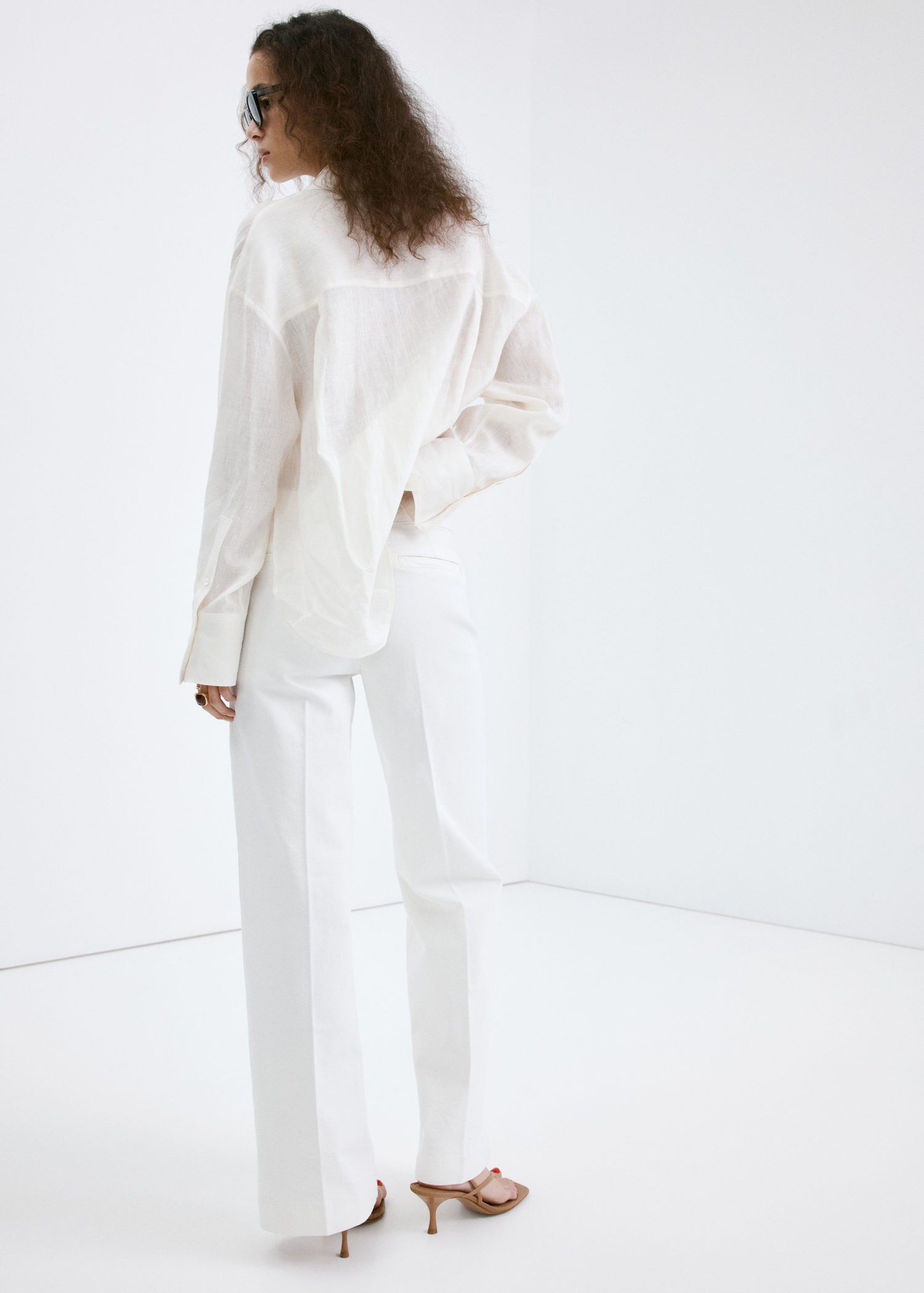 Wide-leg jeans with side buttons