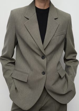 Suit jacket with pockets