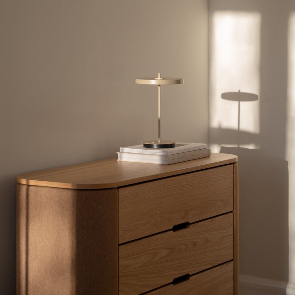 Asteria Move Monochrome