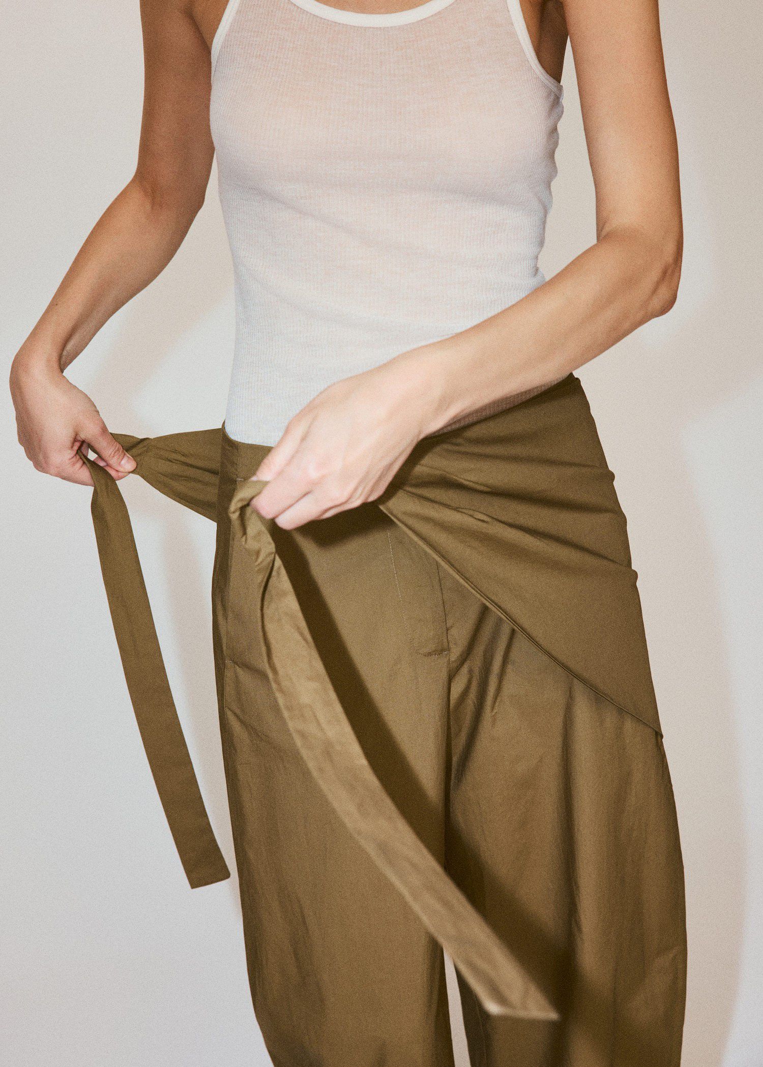 Straight-leg trousers with detachab
