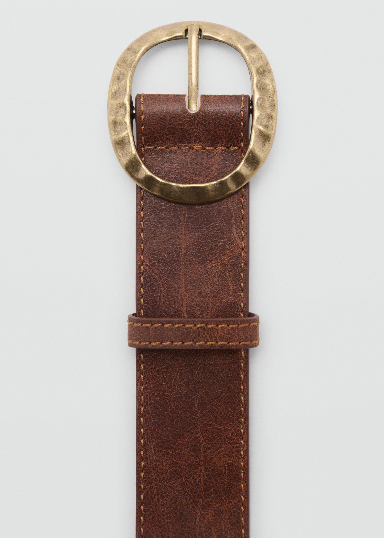 Textured belt with round buckle