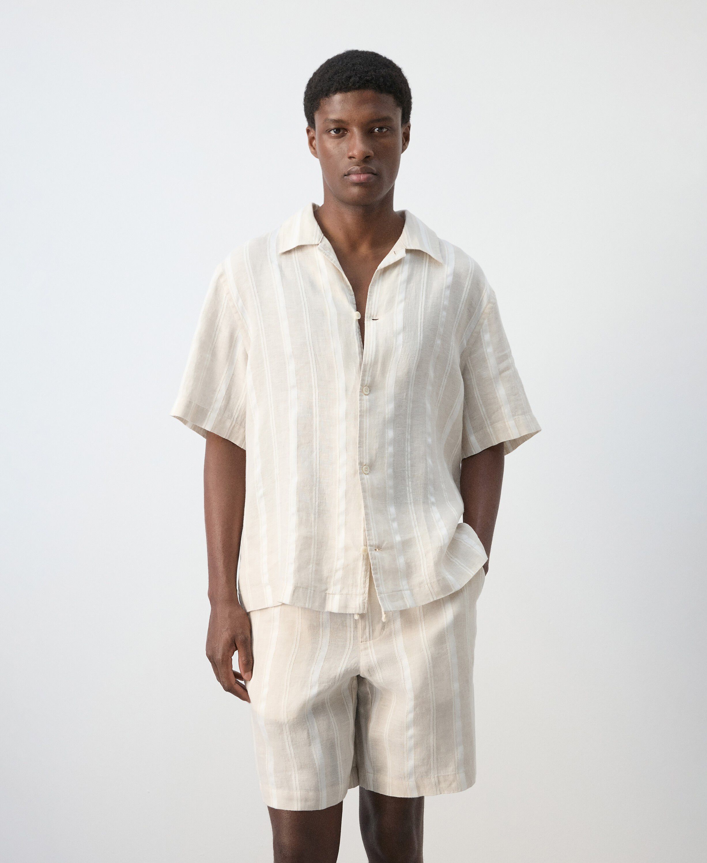 Striped linen shirt with a bowling