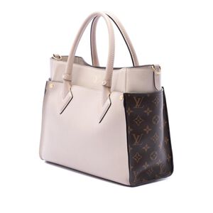 Louis Vuitton On My Side