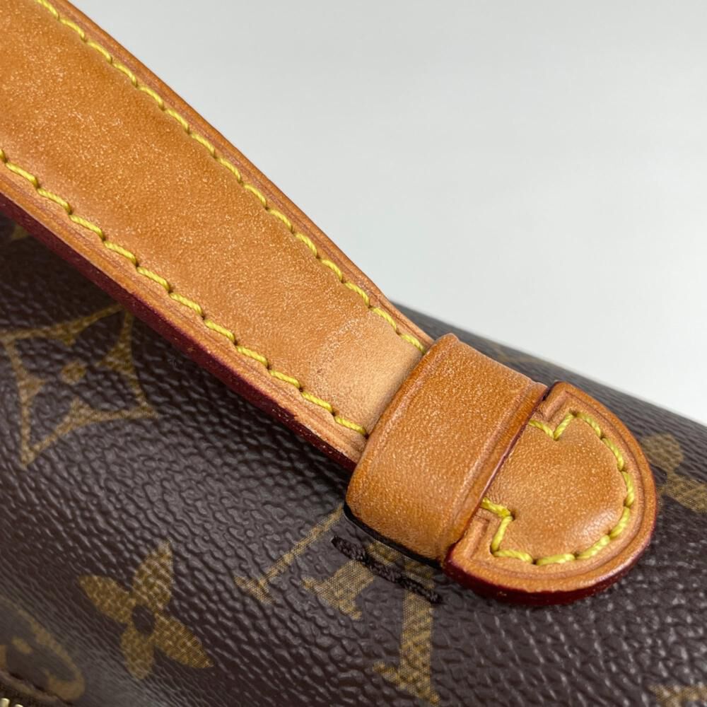 Louis Vuitton Shoulder Bags