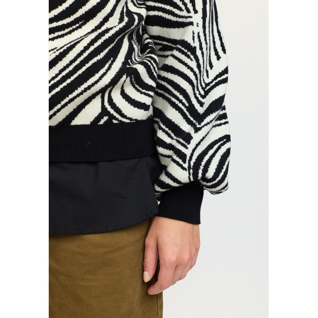 SRLynn Pattern Knit