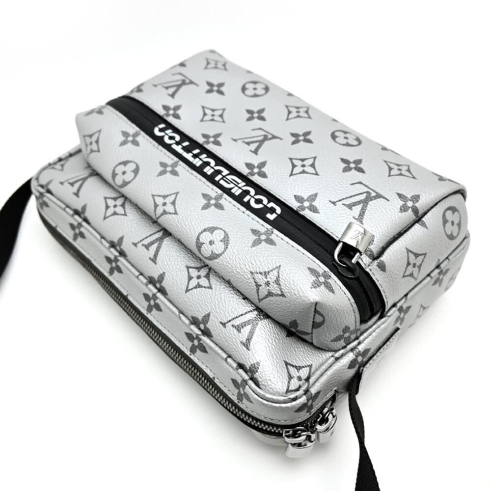 Louis Vuitton Shoulder Bags