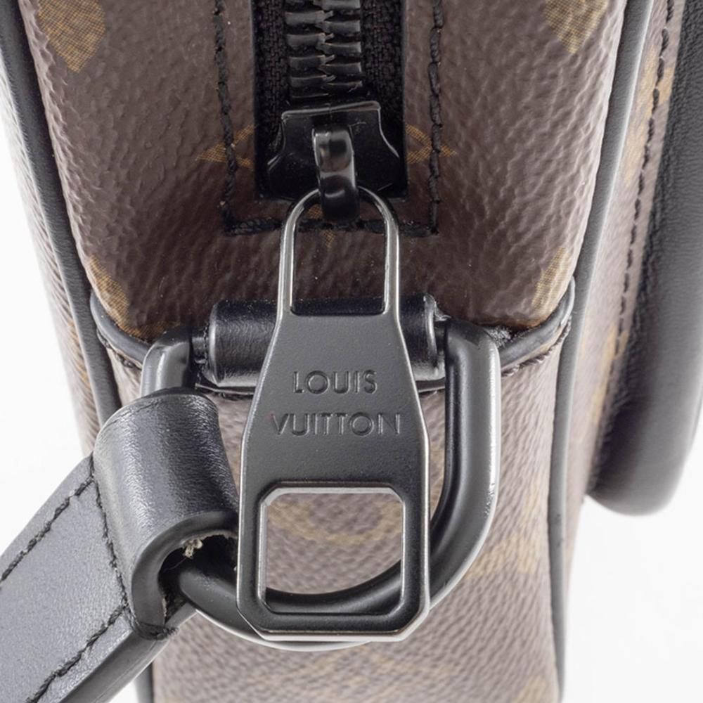 Louis Vuitton Shoulder Bags