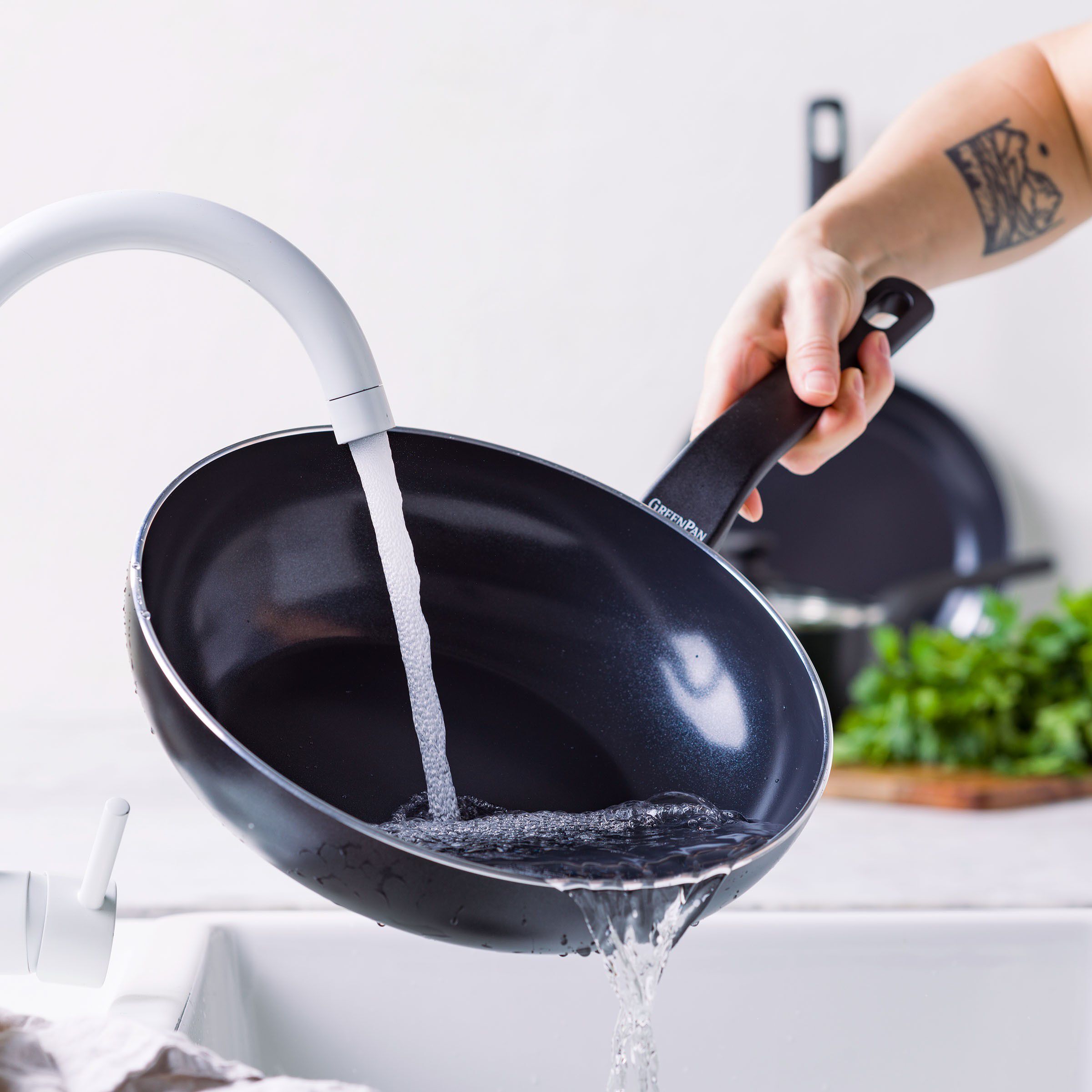 GP-ESSEN FBl Alu Perf-ind opn wok 28cm/3. 69L