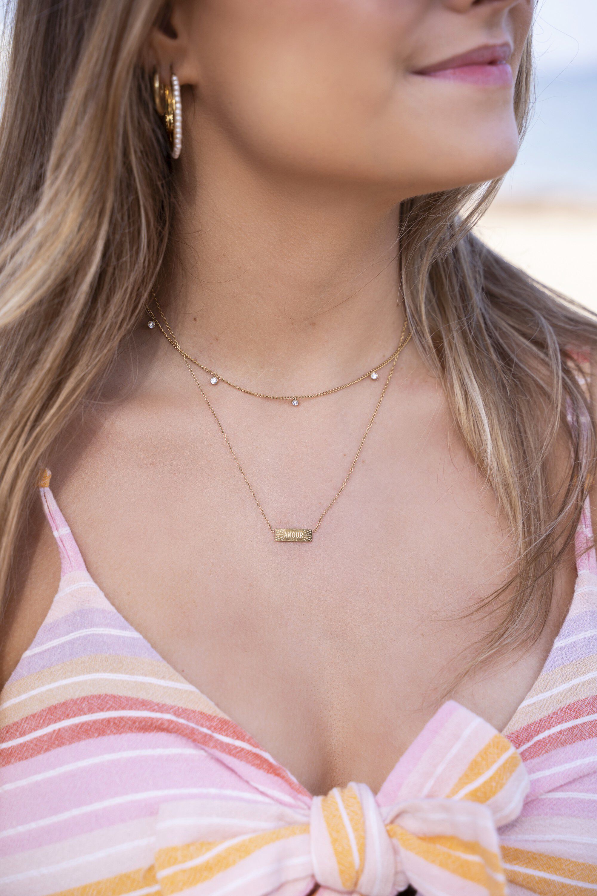 Necklace five rhinestones