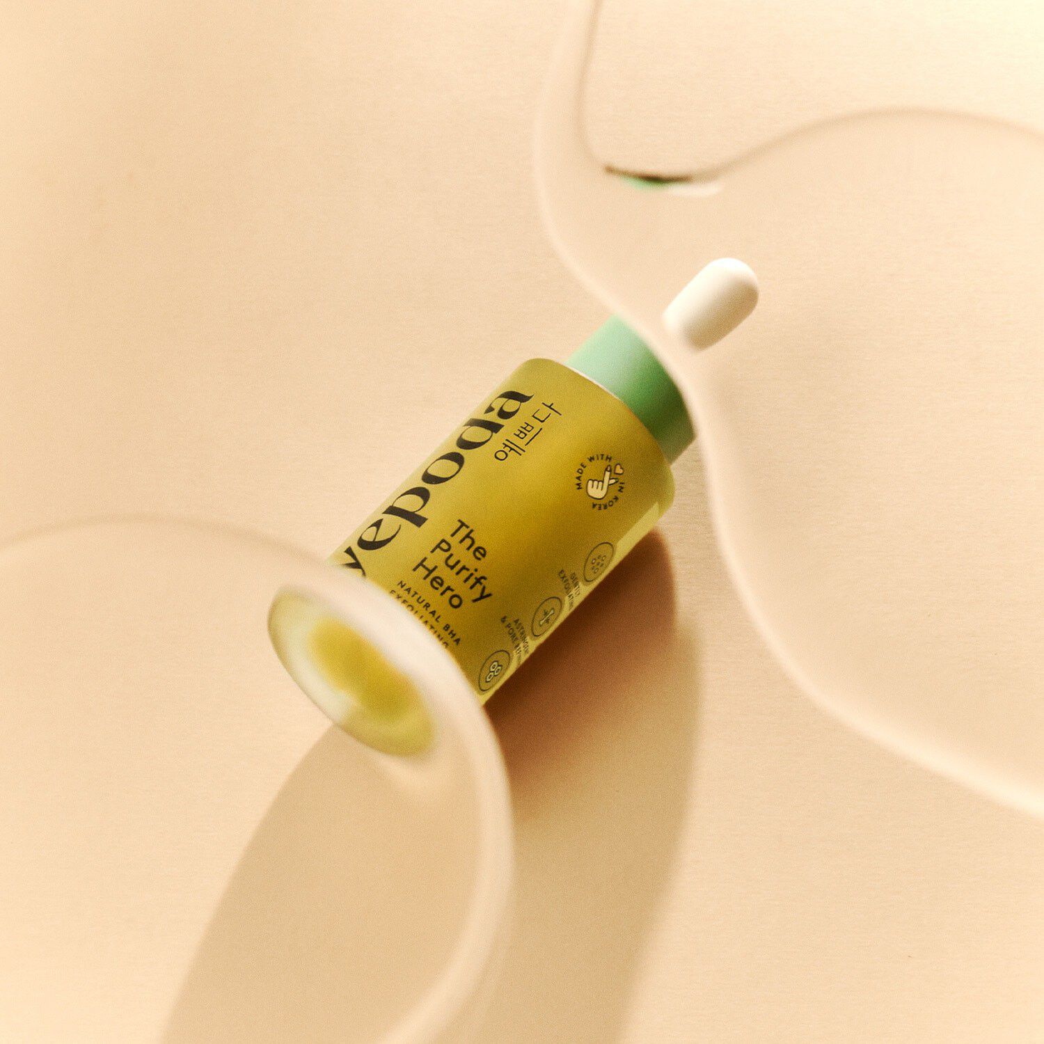 The Purify Hero Naturligt exfolierande serum med BHA