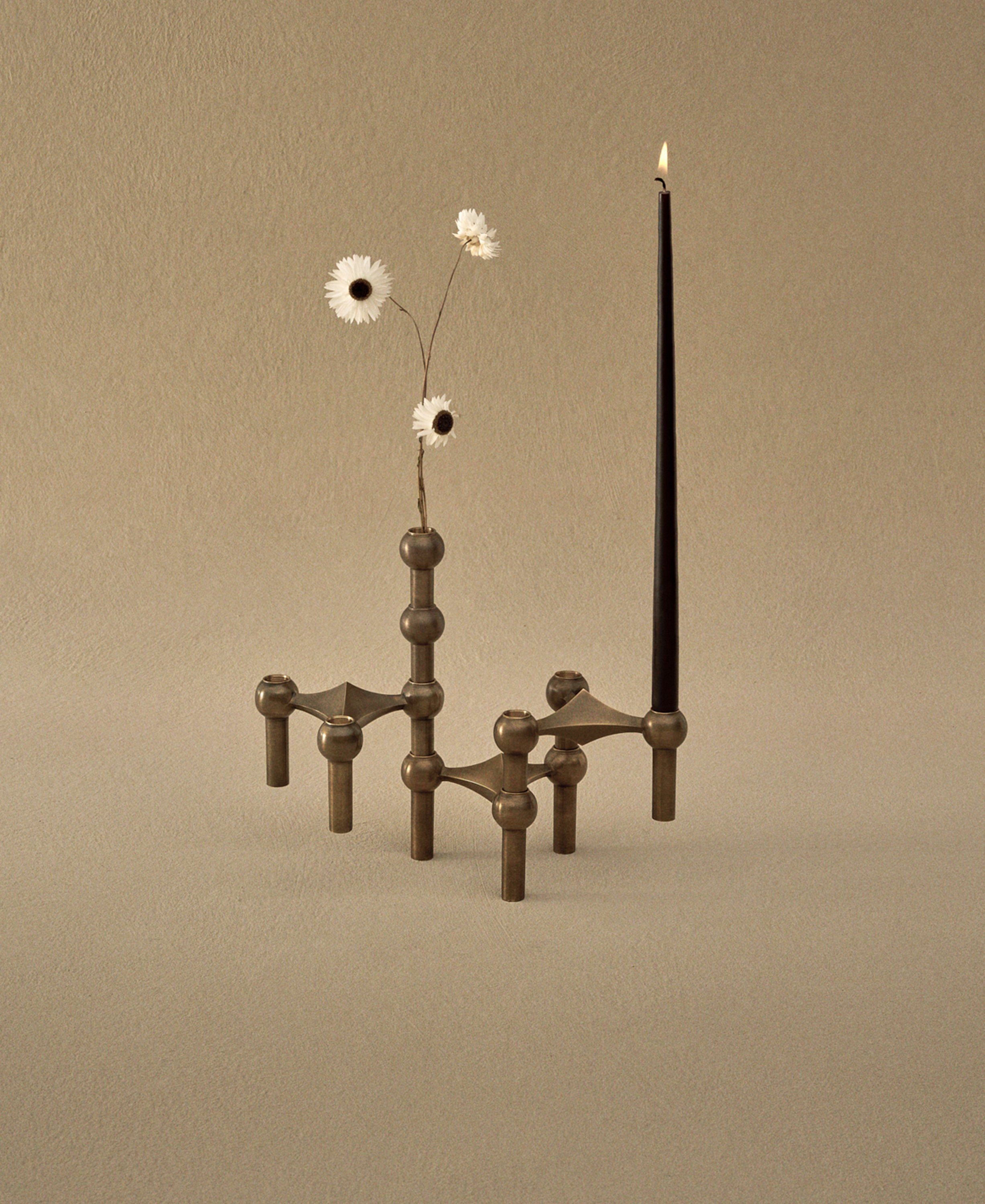 STOFF Nagel vase - bronzed brass/bruneret messing