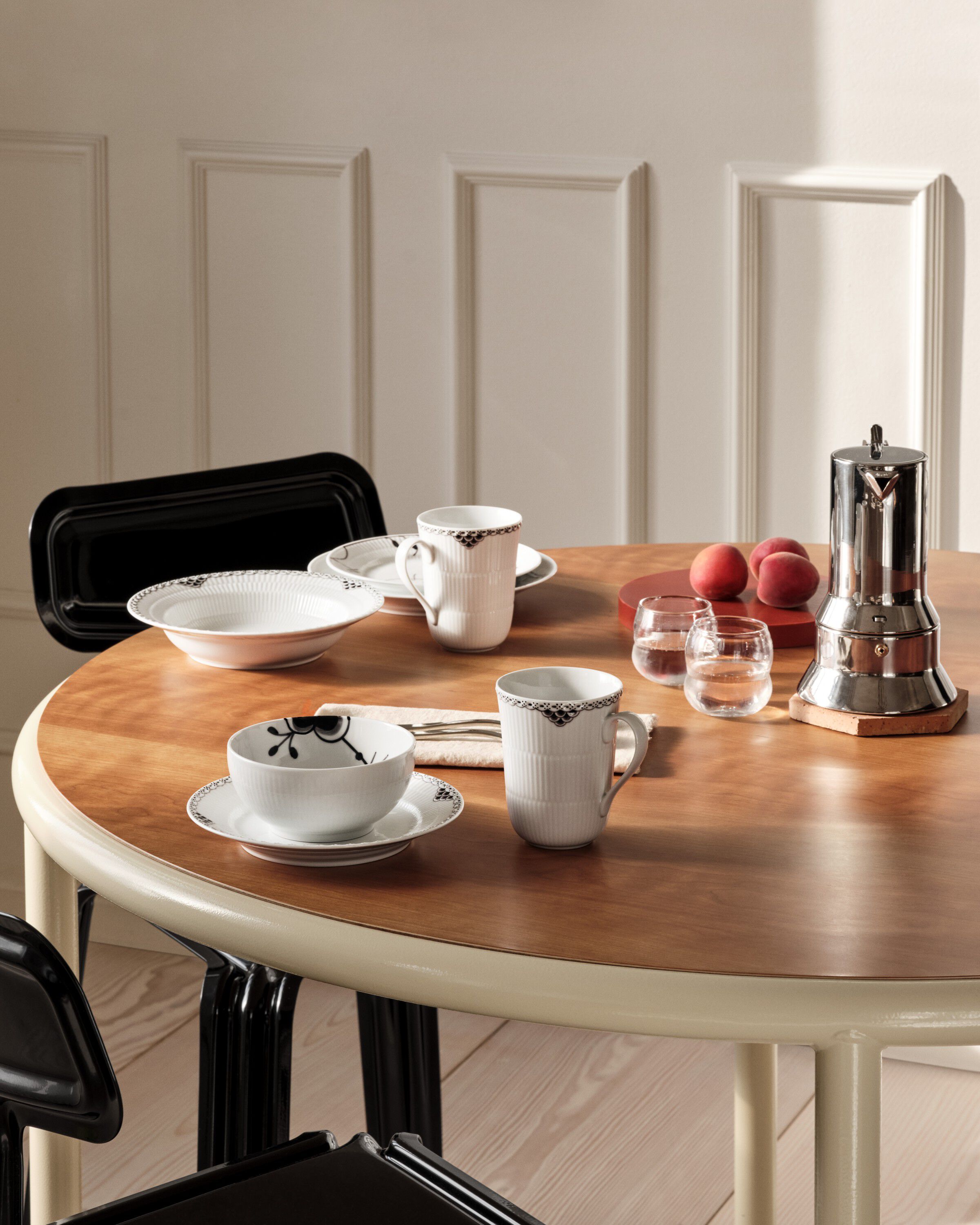 Black Fluted Mega 47 cl sk&aring;l