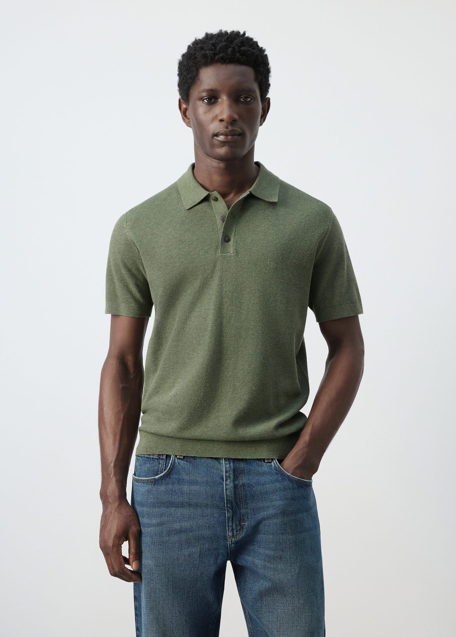 Fine knit polo shirt with microstru