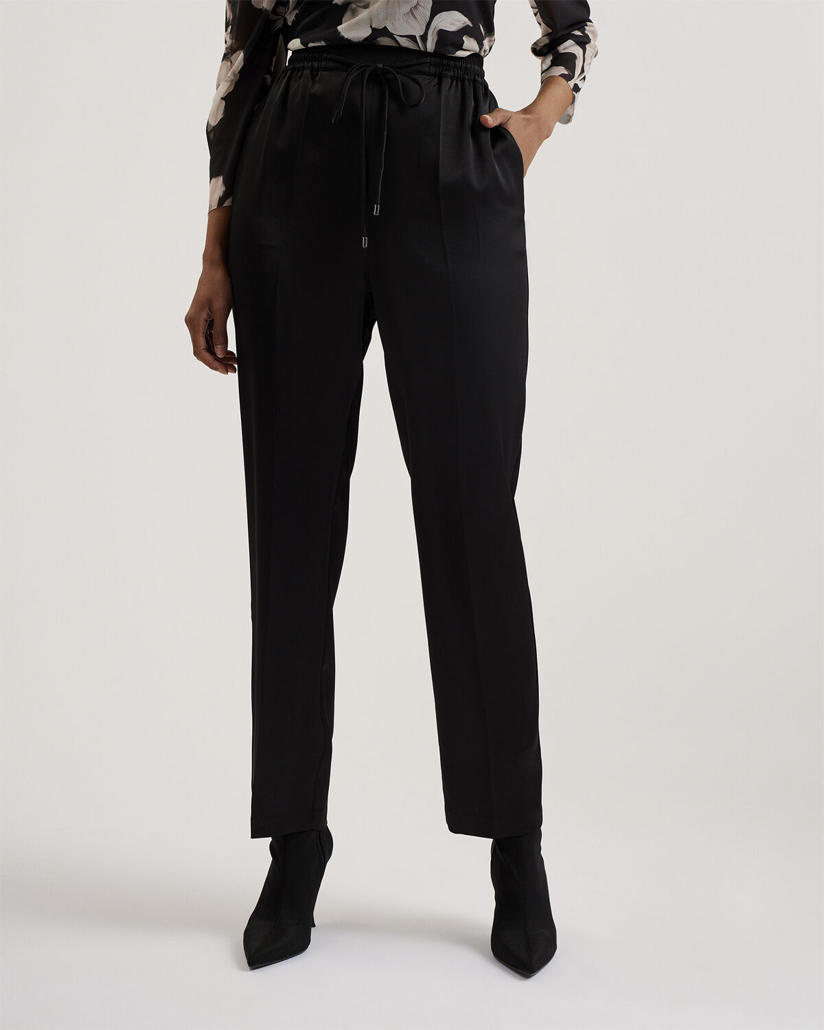 NATORI Slim Cut Jogger