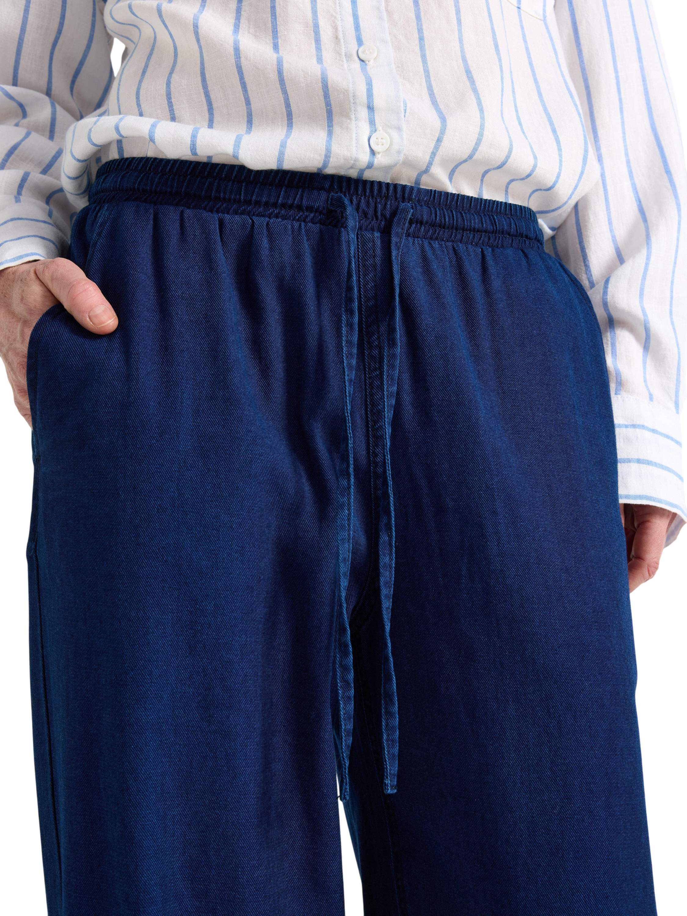 Wide-leg trousers with a elastic wa